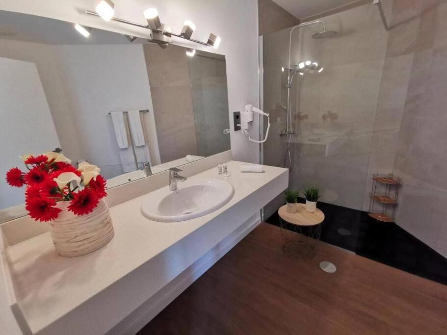 Chale Esmeralda - Charming Studios In Calheta Beach מראה חיצוני תמונה