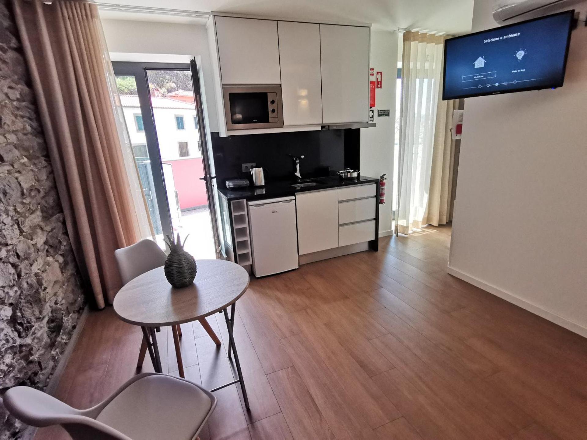 Chale Esmeralda - Charming Studios In Calheta Beach מראה חיצוני תמונה