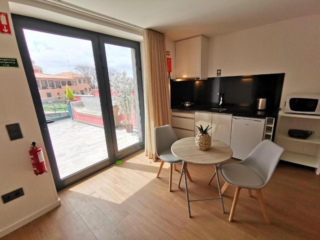 Chale Esmeralda - Charming Studios In Calheta Beach מראה חיצוני תמונה