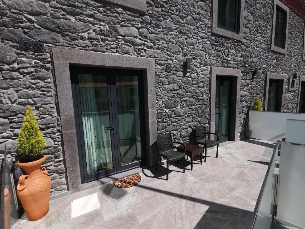 Chale Esmeralda - Charming Studios In Calheta Beach מראה חיצוני תמונה